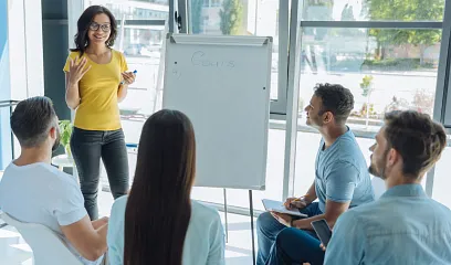 De Cara al Futuro: el espacio pensado para ti, que estás buscando cosas nuevas y hacer crecer tu negocio.