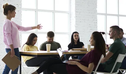 De Cara al Futuro: el espacio pensado para ti, que estás buscando cosas nuevas y hacer crecer tu negocio.